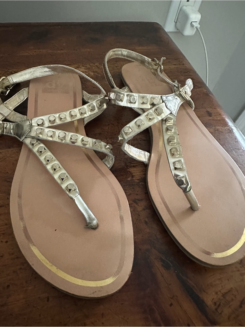 Dolce Vita Gold Studded T-Strap Women's Sandals size 8
